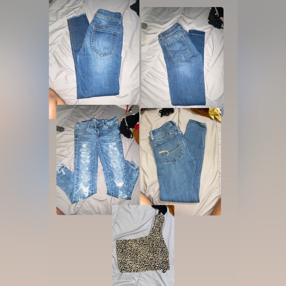 Set of 4 low waisted jeans for $30